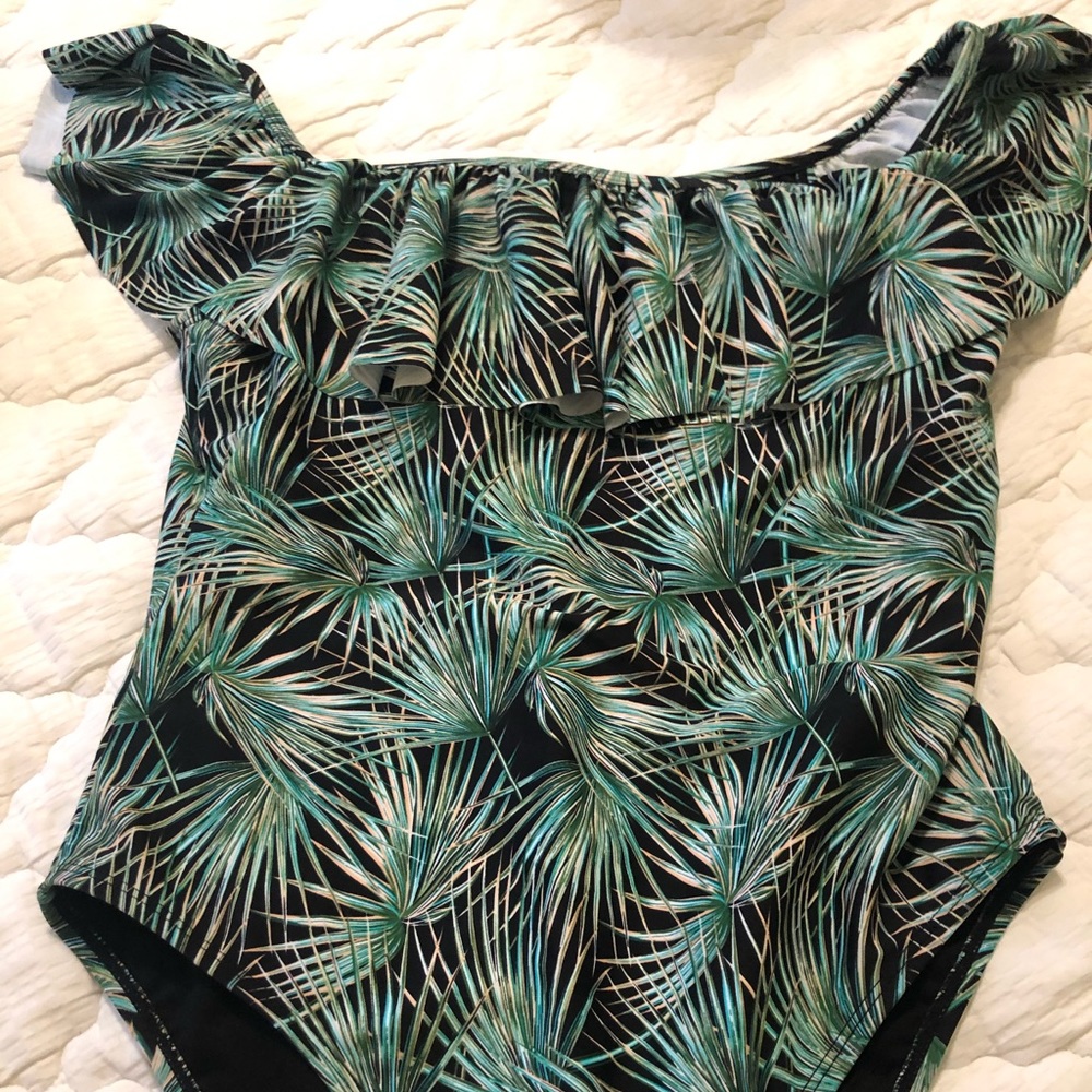 Women’s one piece bathing suit